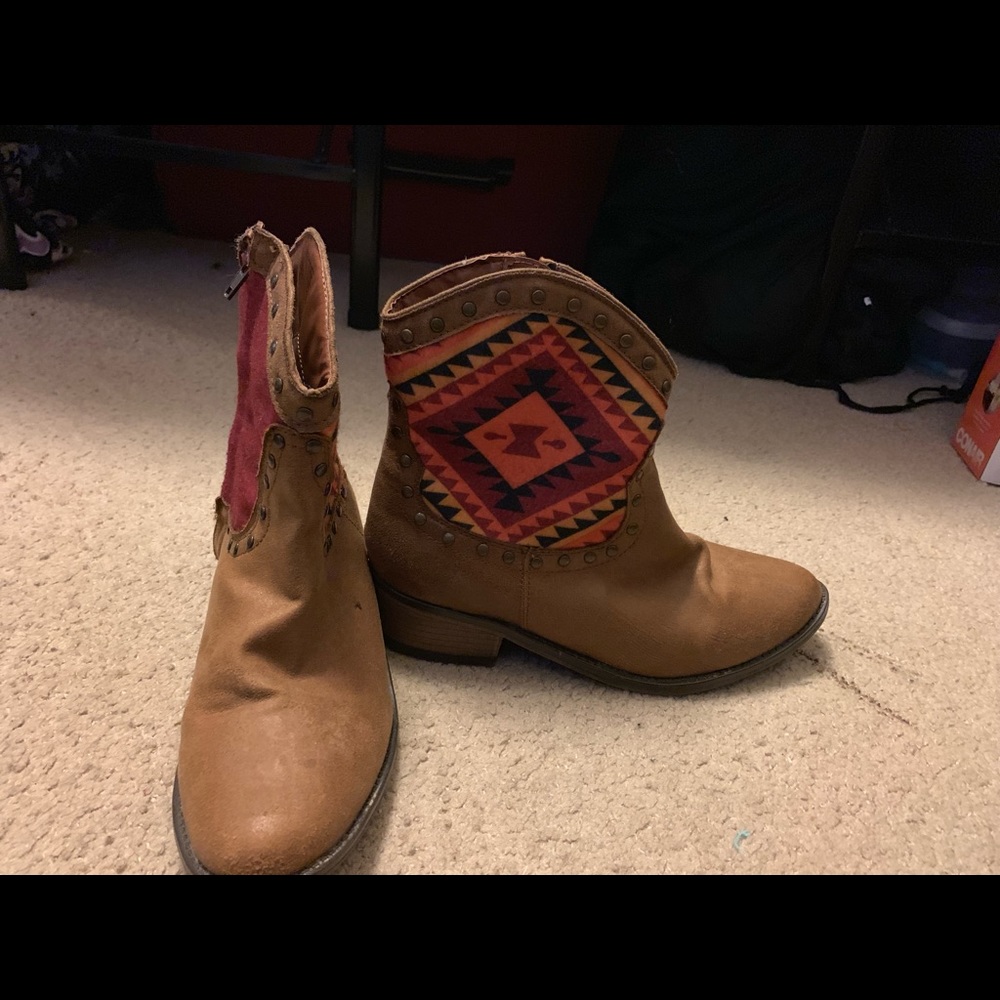 Size 9 women’s ankle boots
